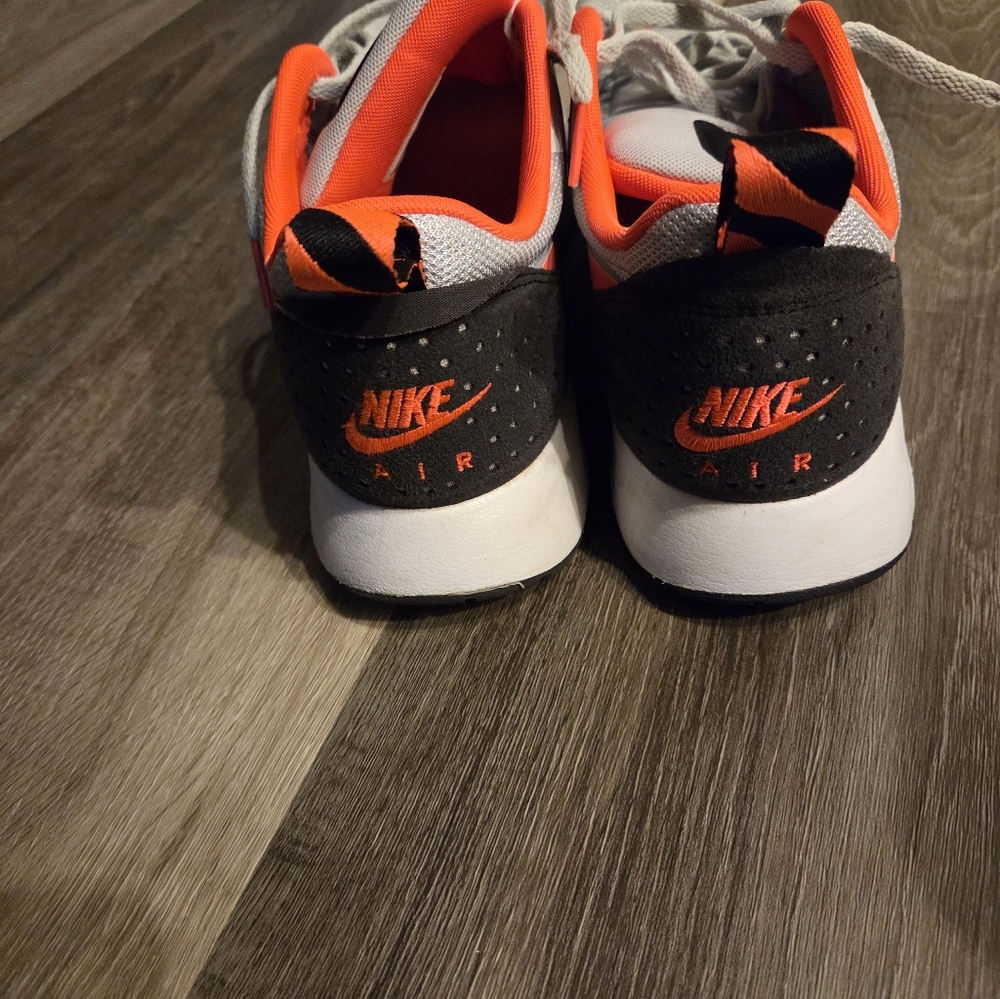 Men's NIKE AIR MAX TAVAS ESSENTIAL - Picture 4 of 6
